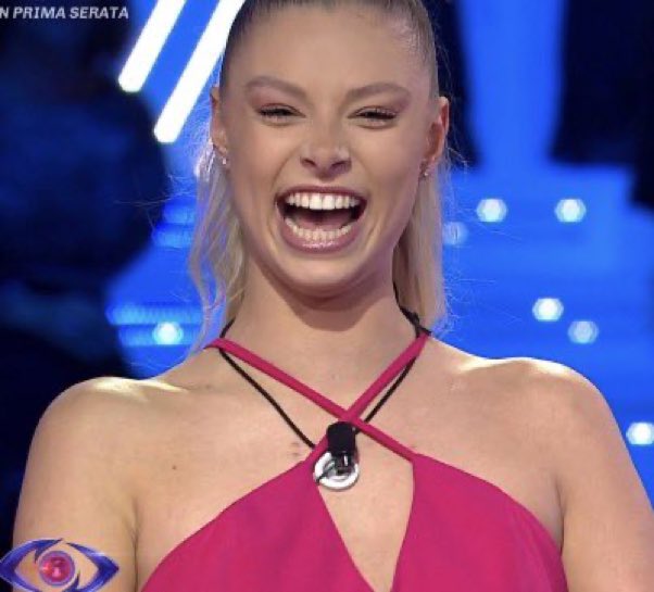 FaroneLore20850's tweet image. dovete iniziare a tremare

concorrenti come giulia non ne faranno piu
✨✨

#grandefratello #blondies