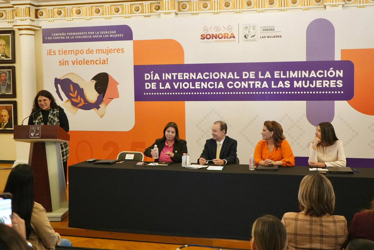 Hoy dimos un paso importante en Sonora: nuestro gobernador <a href="/AlfonsoDurazo/">Alfonso Durazo</a> presentó el Centro Especializado en Capacitación con Enfoque de Género, el primero en su tipo en México.

De la mano de <a href="/AlcarazSheila/">Sheila Hernández Alcaraz</a>, secretaria de las Mujeres, nuestro estado impulsa un modelo que