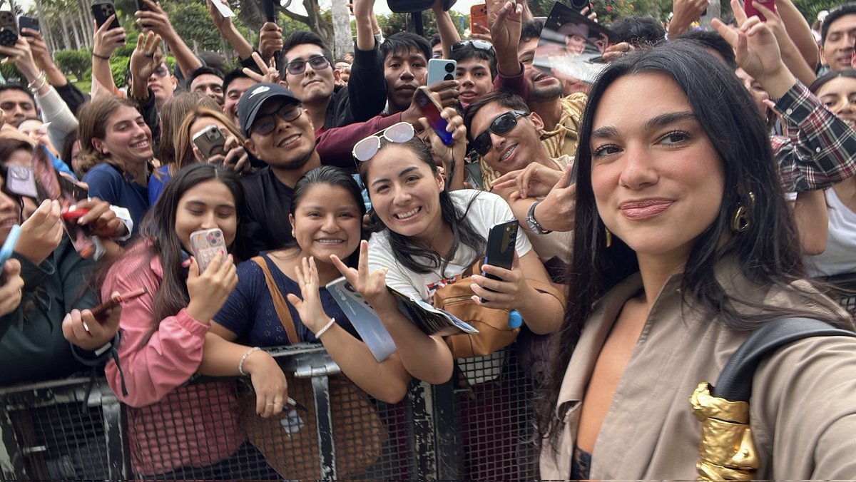 ValeriaASteele's tweet image. Dua eres un amor ❤️🫠
Graciasssss 🇵🇪😭

#DuaLipa #RadicalOptimismTour #Lima #Peru