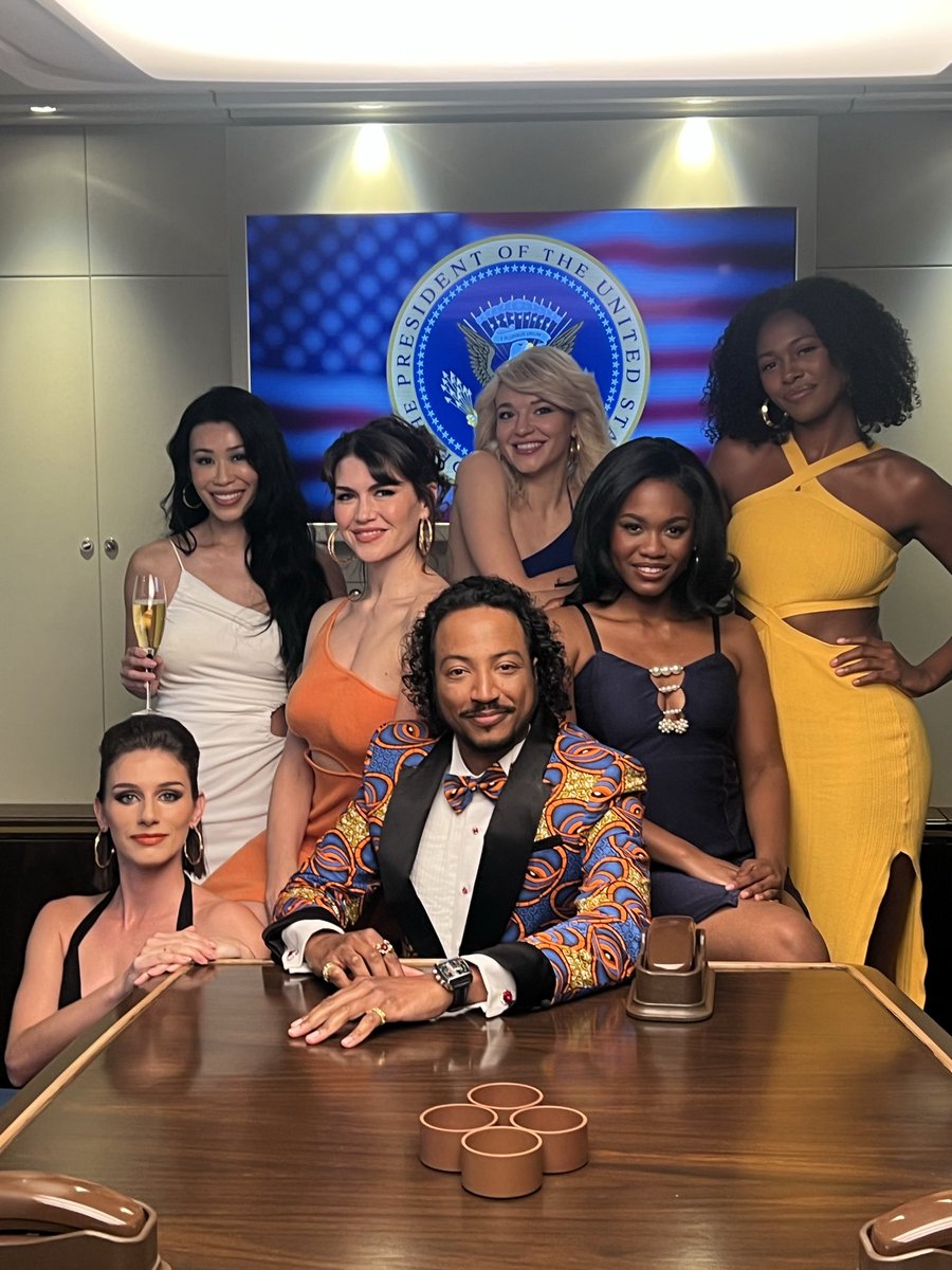 sambaschutte's tweet image. Just smile, Carol🙂🕺🏽✨ #pluribus