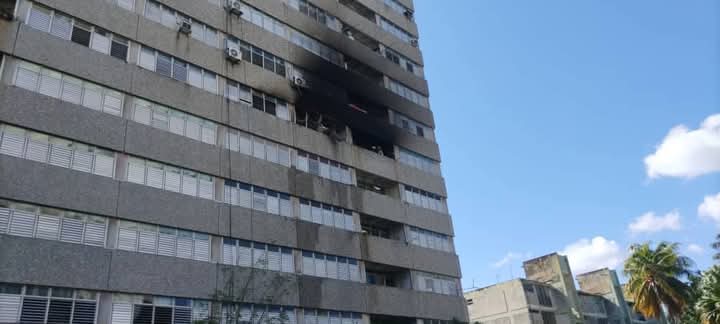 RP_OndaAlegria's tweet image. 🔥 En el día de hoy, ocurrió un incendio en un apartamento del edificio ubicado en Lombillo 792 e/ Hidalgo y Estancia del Consejo Popular #Plaza.
.
.
.
#Cuba #RadioProgreso