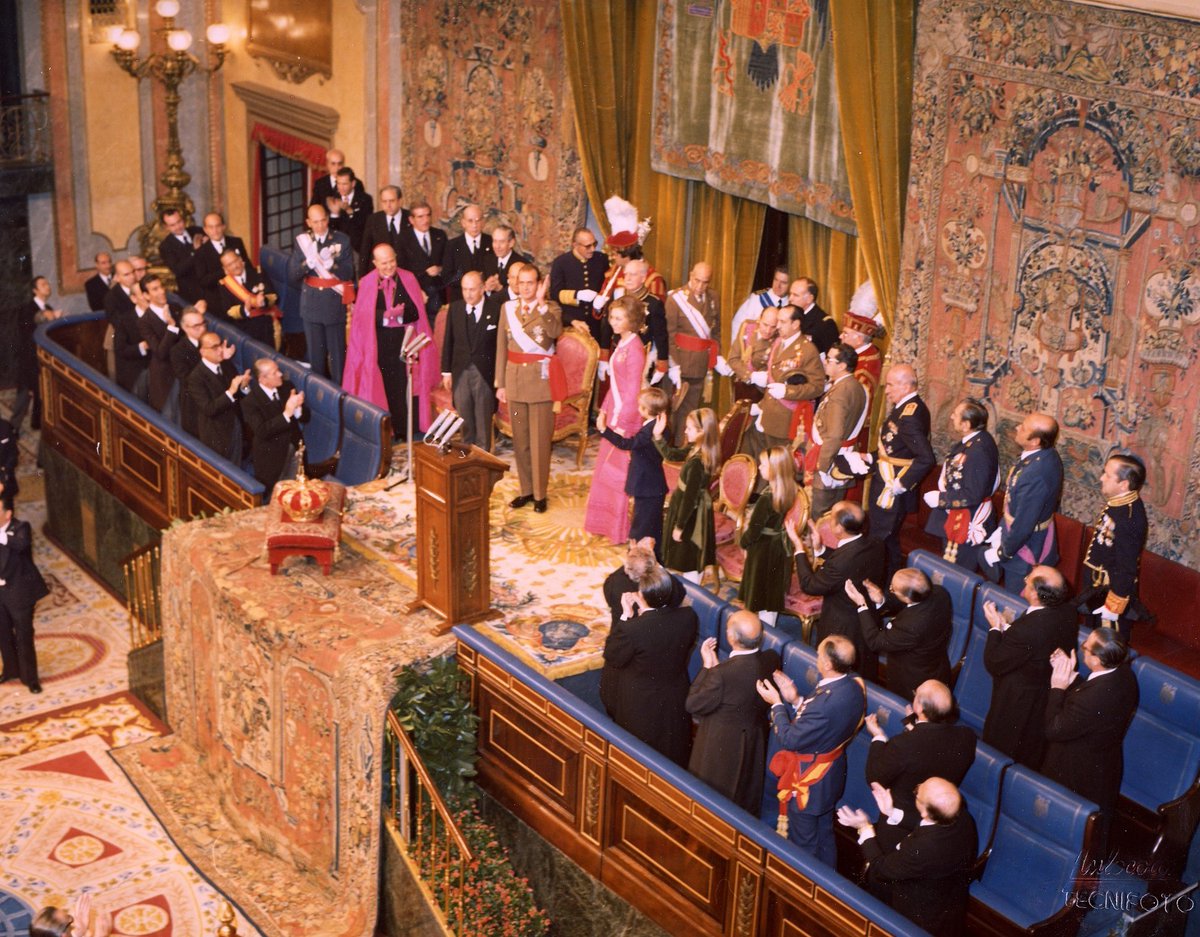 hp_ayan's tweet image. En España son 4 los Reyes que juraron ante las Cortes Generales: Isabel II, Alfonso XIII, Juan Carlos I y Felipe VI (Alfonso XII llegó ya proclamado)

Así fueron cada una de las ceremonias de jura y/o proclamación