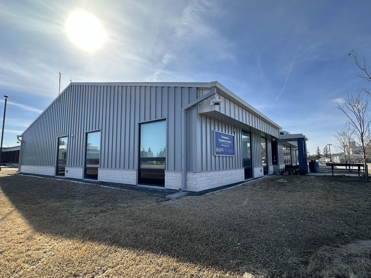 RoofsTemple's tweet image. Built to last in every season.
This standing seam siding adds durable protection and clean curb appeal for commercial spaces.
#TempleMetalRoofs #CommercialSiding #DurableDesign