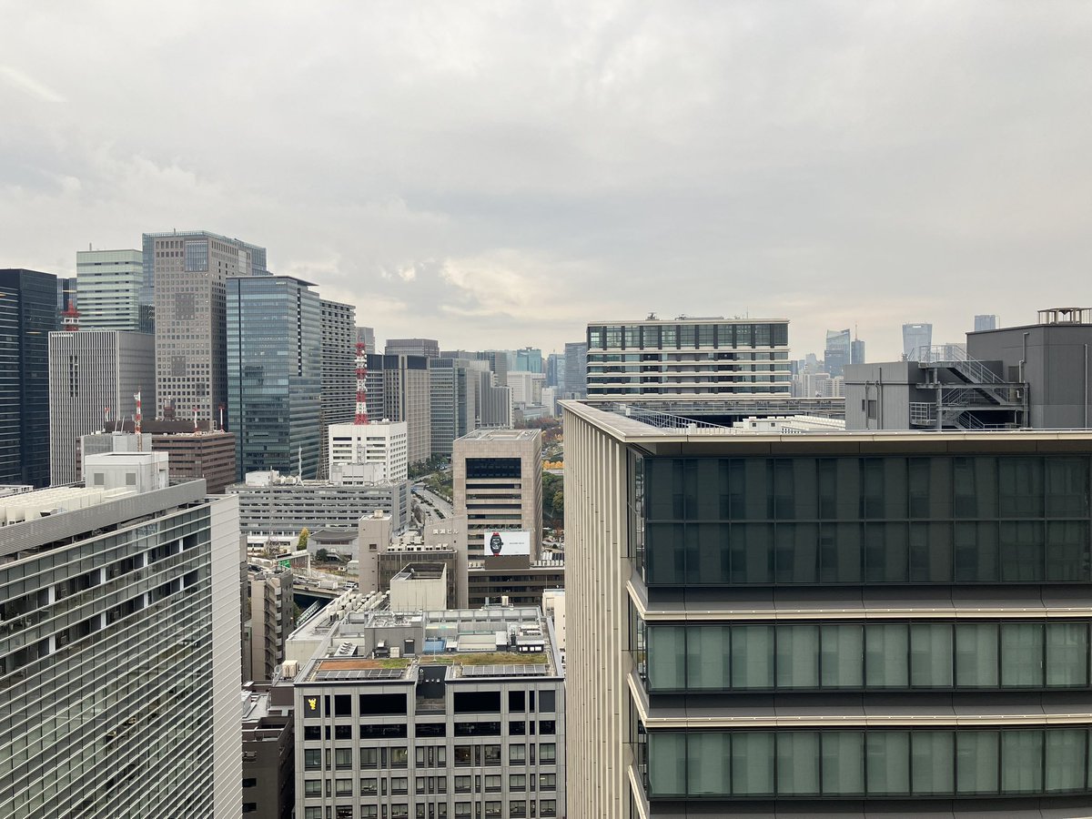 おはようございます！
#千代田区 #神保町 は12℃・くもり☁️

今日はいいえがおの日。

表情も固まりそうな寒さですが、口角を上げてにっこり過ごしましょう😊

#企業公式が朝の挨拶を言い合う
#企業公式が地元の天気を言い合う
#企業公式秋のフォロー祭り
#企業公式相互フォロー