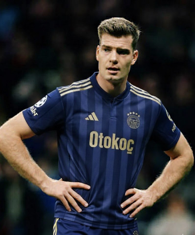 Sörloth  bu ligin içinden geçer. Aşırı yakışmış lan formada.