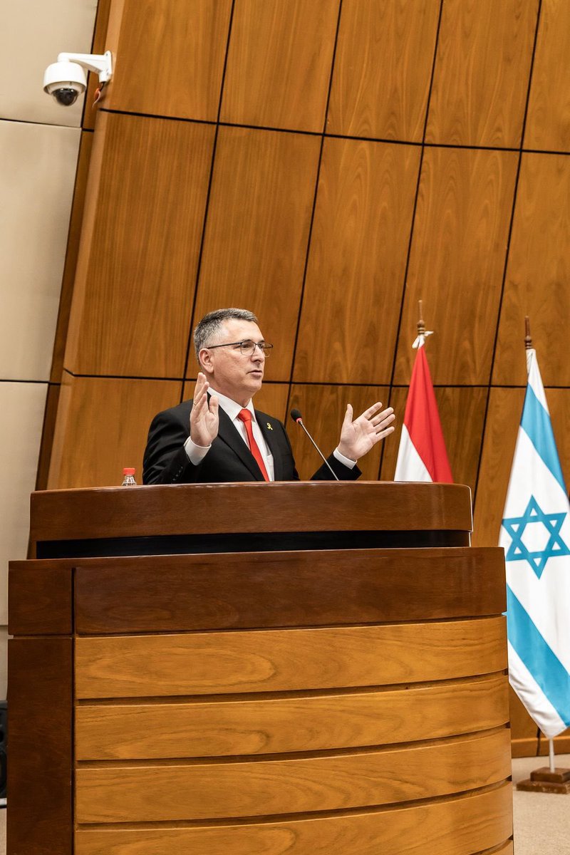 gidonsaar's tweet image. Paraguay es uno de los más grandes amigos de Israel en el mundo.
Fue un verdadero honor dirigirme a una sesión conjunta especial de la Asamblea Nacional de Paraguay. Agradezco al Presidente del Senado, @bachinunezpy, y al Presidente de la Cámara de Diputados, @raulatorre, por…