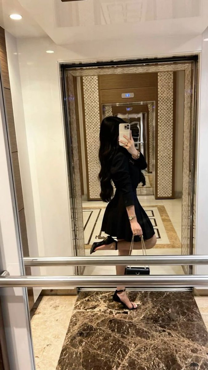 Black outfit… unmatched energy.”
✨🖤💋👠
#LuxuryFeel #YSLVibes #EveningLook #GlamMood