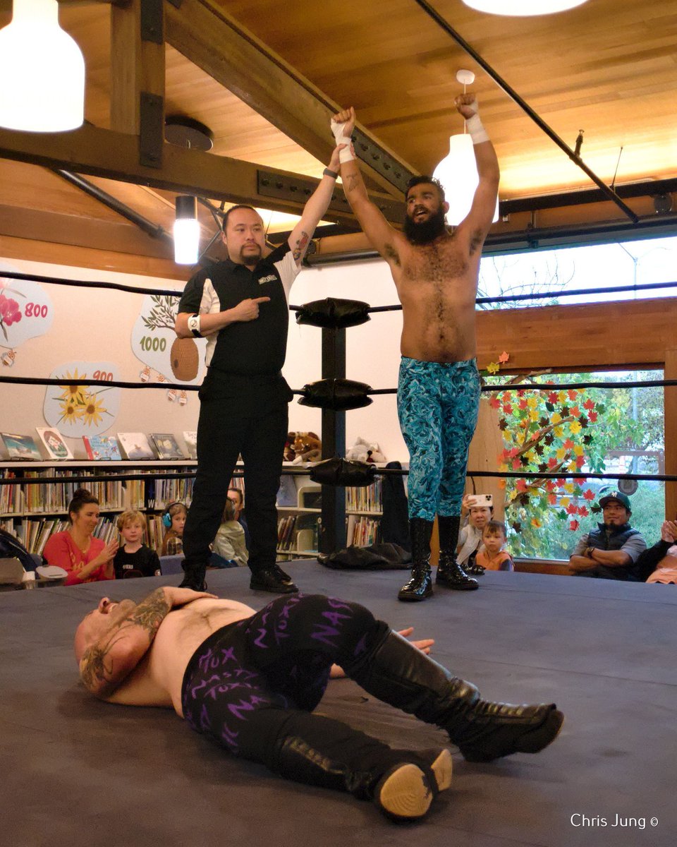 Vishnu Akali is defending the library from Brandon Nash.
#LuchaLibro power by #TheCoast <a href="/WCProOfficial/">West Coast Pro</a> <a href="/VishnuAkali/">Vishnu Akali</a>
