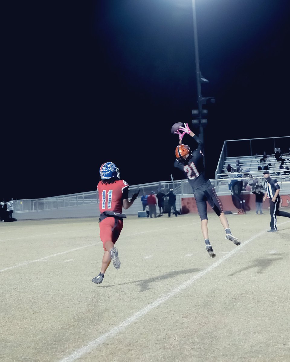 Junior year highlights - 
(CCC Champs 10-0)
 
Starting DB

27 tackles 
15 solo
1 sack
1 TFL
1 Int
Only let up 1 receiving TD all season

All season film ⬇️
hudl.com/v/2TG2x8
