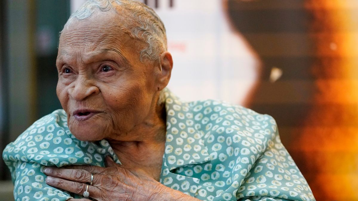 ABC7NY's tweet photo. One of the 1921 Tulsa Race Massacre's last survivors, Viola Ford Fletcher, dies age 111 https://t.co/KDaALsBCr3 https://t.co/bfDEa2TtAT