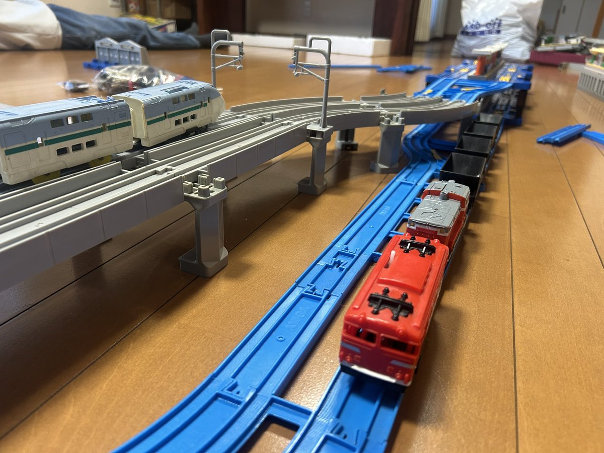 えむてぃー(<a href="/MT54train_photo/">えむてぃー</a> )と撮り鉄行ってそのあとプラレールしてただけなのにおかしい…まともな撮り鉄の写真がない