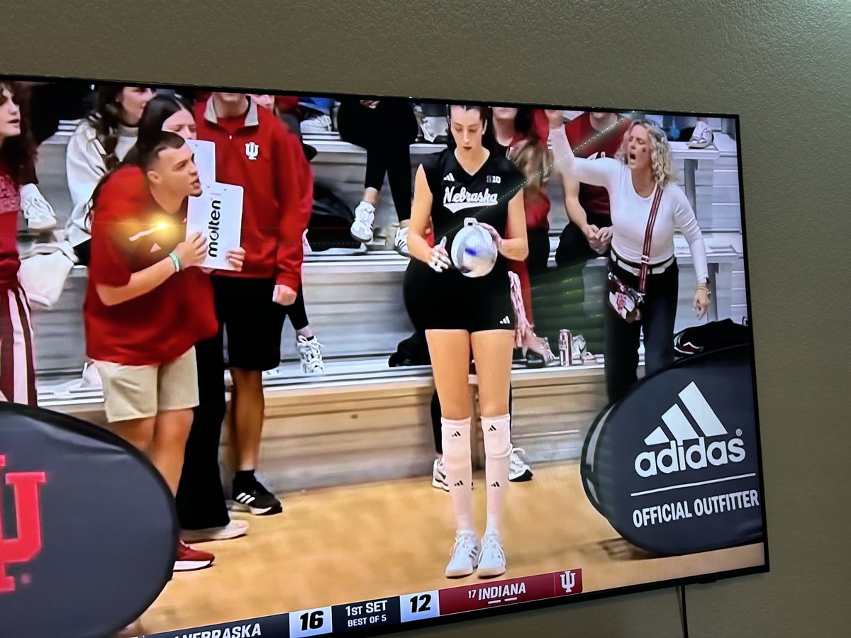 johnsonhtml's tweet photo. @HuskerVB @LaneyChoboy That’s classy IU 😏 https://t.co/FyNA3upZW8
