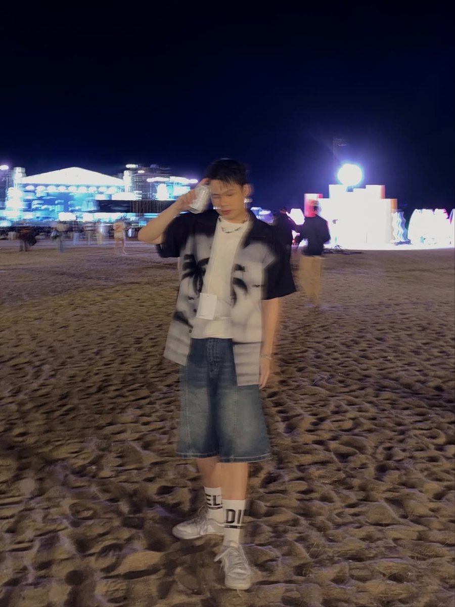 So cool, @ssupersun perfect for the beach 🏖️ and also on stage