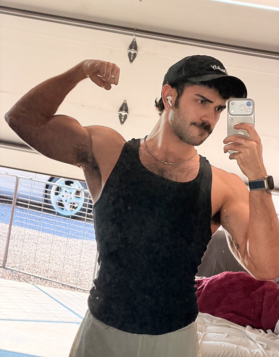 flexofblue's tweet image. feelin wide with pride 🙂‍↕️