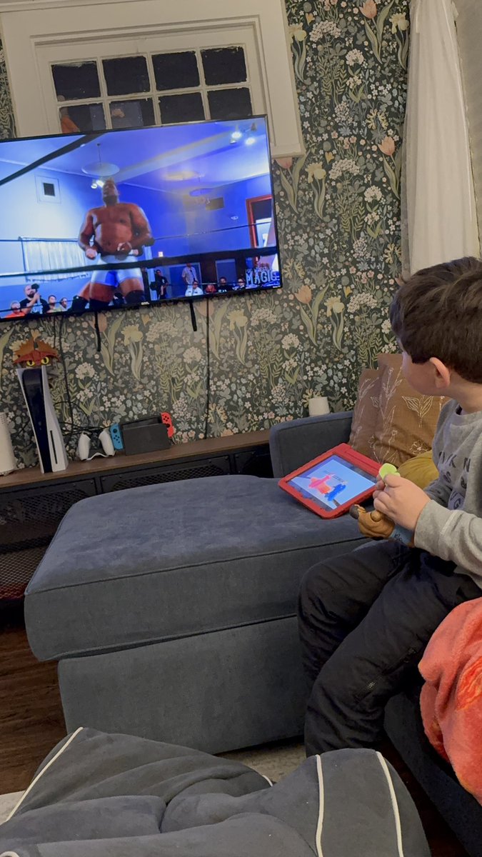 _JoviWanKenobi's tweet image. Little man wanted to watch a @RealKeithLee match while playing his Keith Lee figure, so I decided to show him the absolute CLINIC he and @thejtdunn had at @WrestlingMagic !