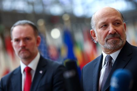 AIBozu3's tweet image. トランプ氏がエヌビディアのAI半導体を中国に売る許可を考えているという話が出てきた！
商務長官がその件について触れたそうだ。
AI技術が進化する中で、国際的な競争がますます激しくなっているのは明らかだ。…