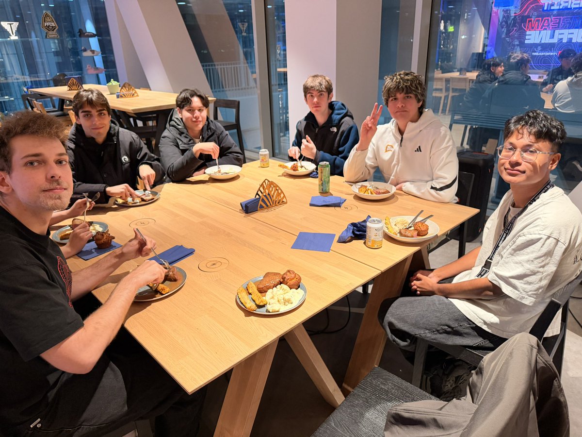 TeamLiquid's tweet image. Bootcamp done. Now we go Sweden 🇸🇪

#Overwatch #OWCS