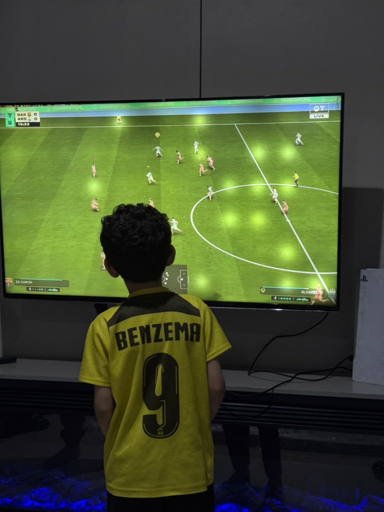 كم لايك وأطرده من البيت ؟ 🤔