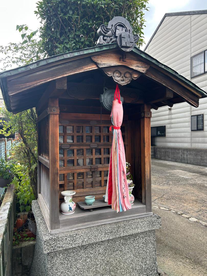 MadForMaple's tweet image. Roadside shrine in #Kyoto #Japan

#exploring #Kansai #travel #history