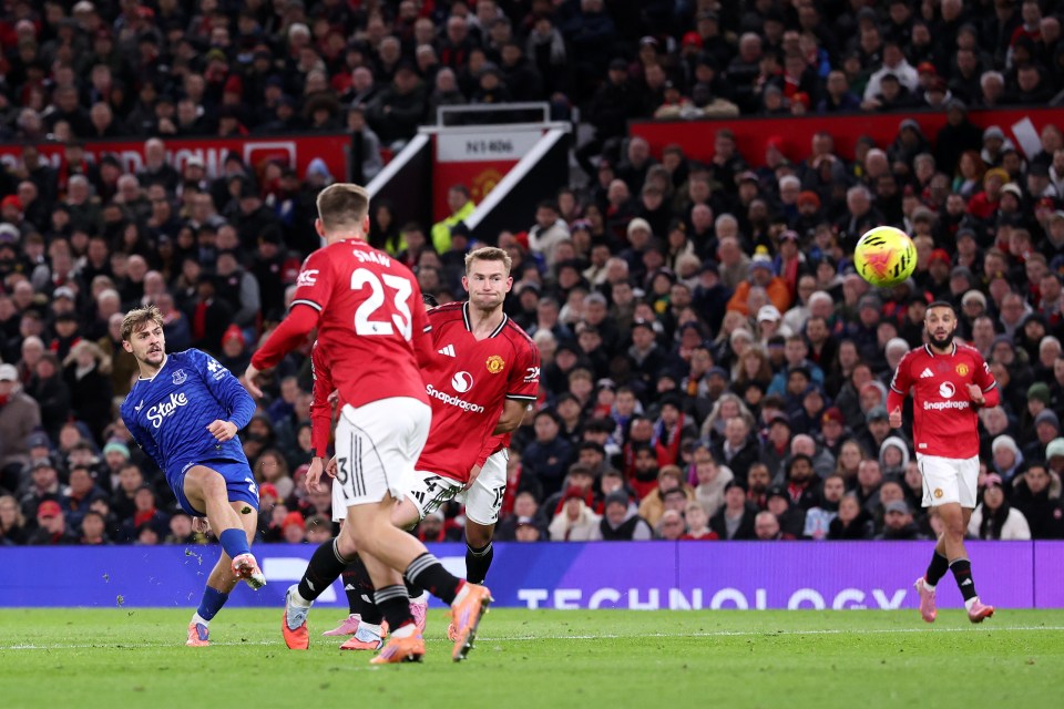 lee1978lcfc's tweet image. Miss these lads ... Chuffed to bits they are both doing so well ... Leicester lads 🫶
#lcfc #harveybarnes #kiernandewsburyhall 💙🦊