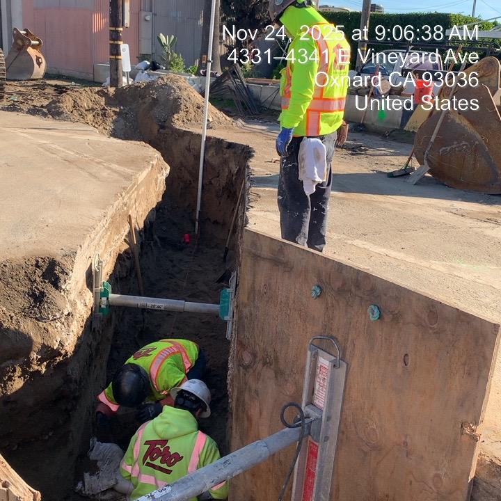 CaltransDist7's tweet image. 🚧 VINEYARD AVENUE IN OXNARD🚧 

Northbound  Vineyard Avenue from Simon Way to Juvenile Center: Excavation &amp;amp; drainage work behind k-rail Tuesday 11/25 &amp;amp; Wednesday 11/26 from 7 AM to 5 PM, if weather permits.  Photos👇

Notifications: tinyurl.com/33k9dapm