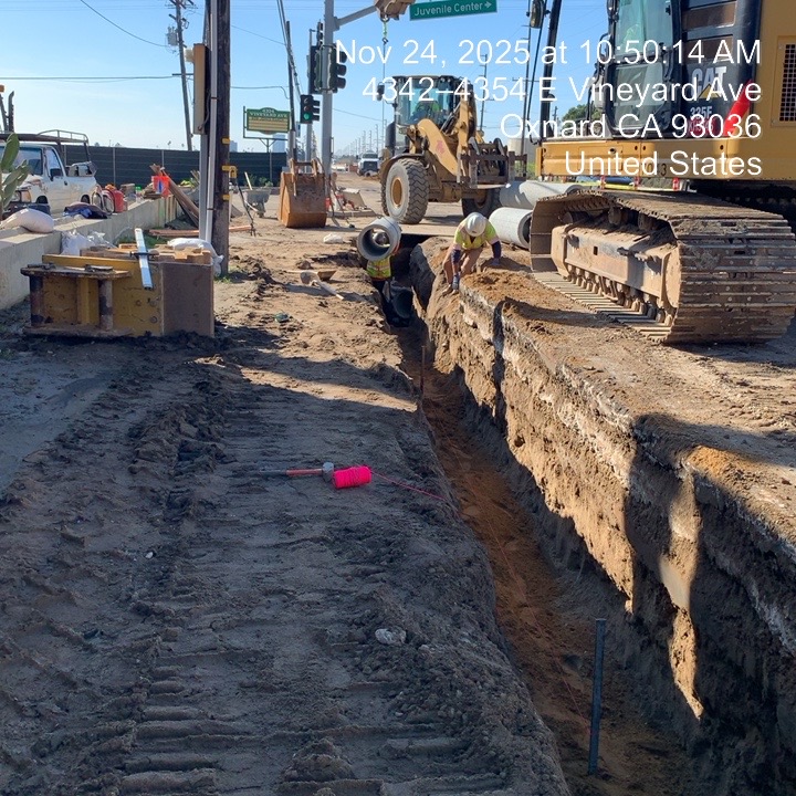 CaltransDist7's tweet image. 🚧 VINEYARD AVENUE IN OXNARD🚧 

Northbound  Vineyard Avenue from Simon Way to Juvenile Center: Excavation &amp;amp; drainage work behind k-rail Tuesday 11/25 &amp;amp; Wednesday 11/26 from 7 AM to 5 PM, if weather permits.  Photos👇

Notifications: tinyurl.com/33k9dapm
