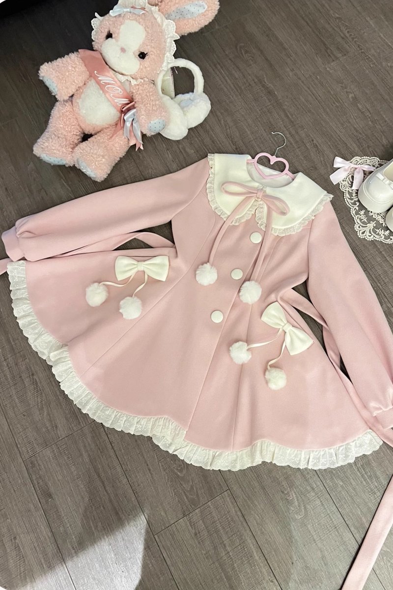 お姫様になれちゃうコート発売開始🎀🤍