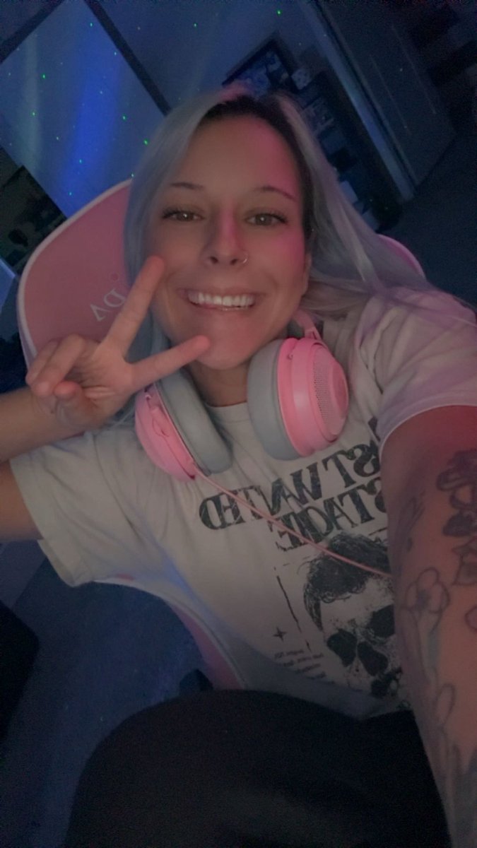 lauronjames__'s tweet photo. https://t.co/o4KVakDFkV

not gunna lie pookies, we may be grinding a moment…. paintress is a wee bit scary LMAO https://t.co/48af2R0RQD
