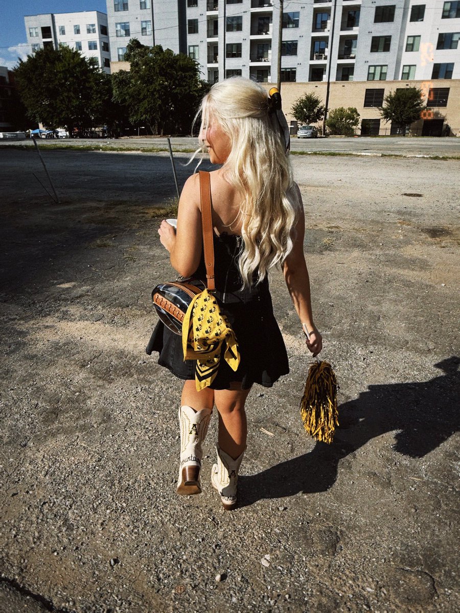 💘Casey Young💘 tweet media