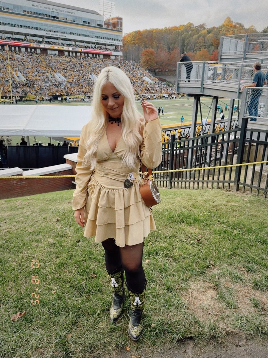 💘Casey Young💘 tweet media