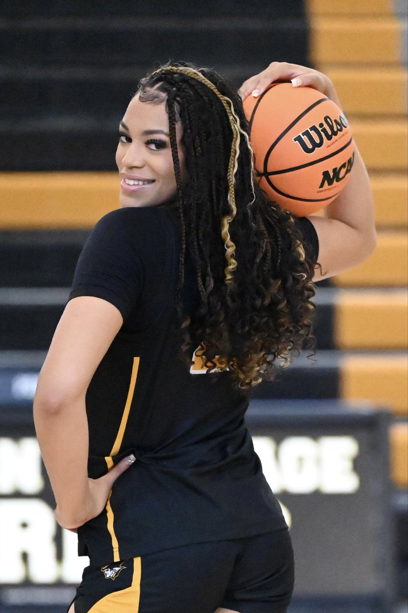 brwdsarahrenee's tweet image. Junior Szn!!!!