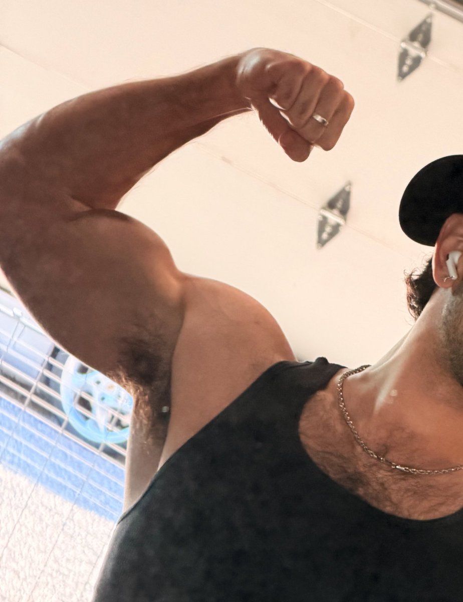 flexofblue's tweet image. feelin wide with pride 🙂‍↕️