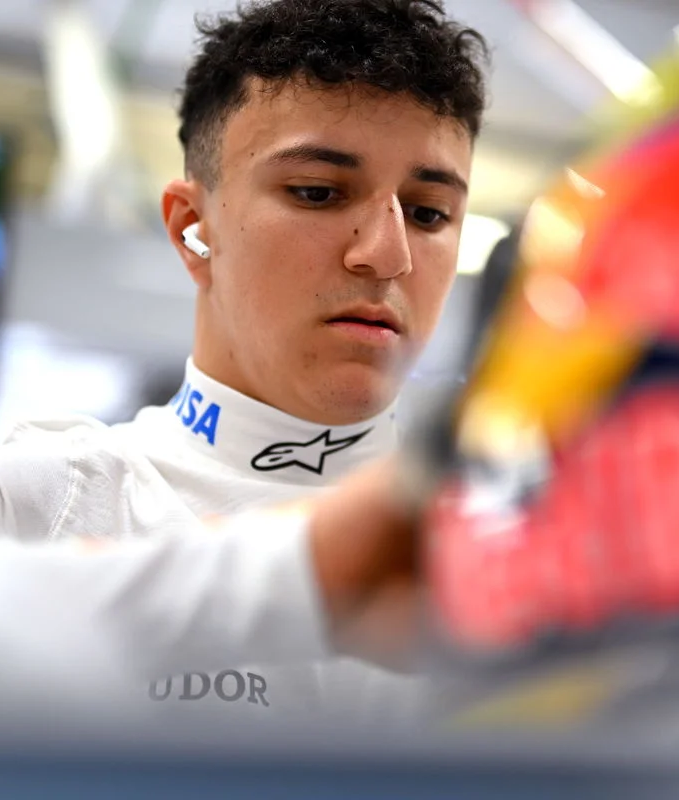 supplensois's tweet image. #France 🇫🇷 #GPLasVegas 🇺🇸 #Formule1 #RacingBulls #Hadjar6

Le pilote Français, Isack Hadjar (Racing Bulls), parti 8e sur la grille de départ, termine 6e du Grand Prix de Las Vegas.  📸 👀