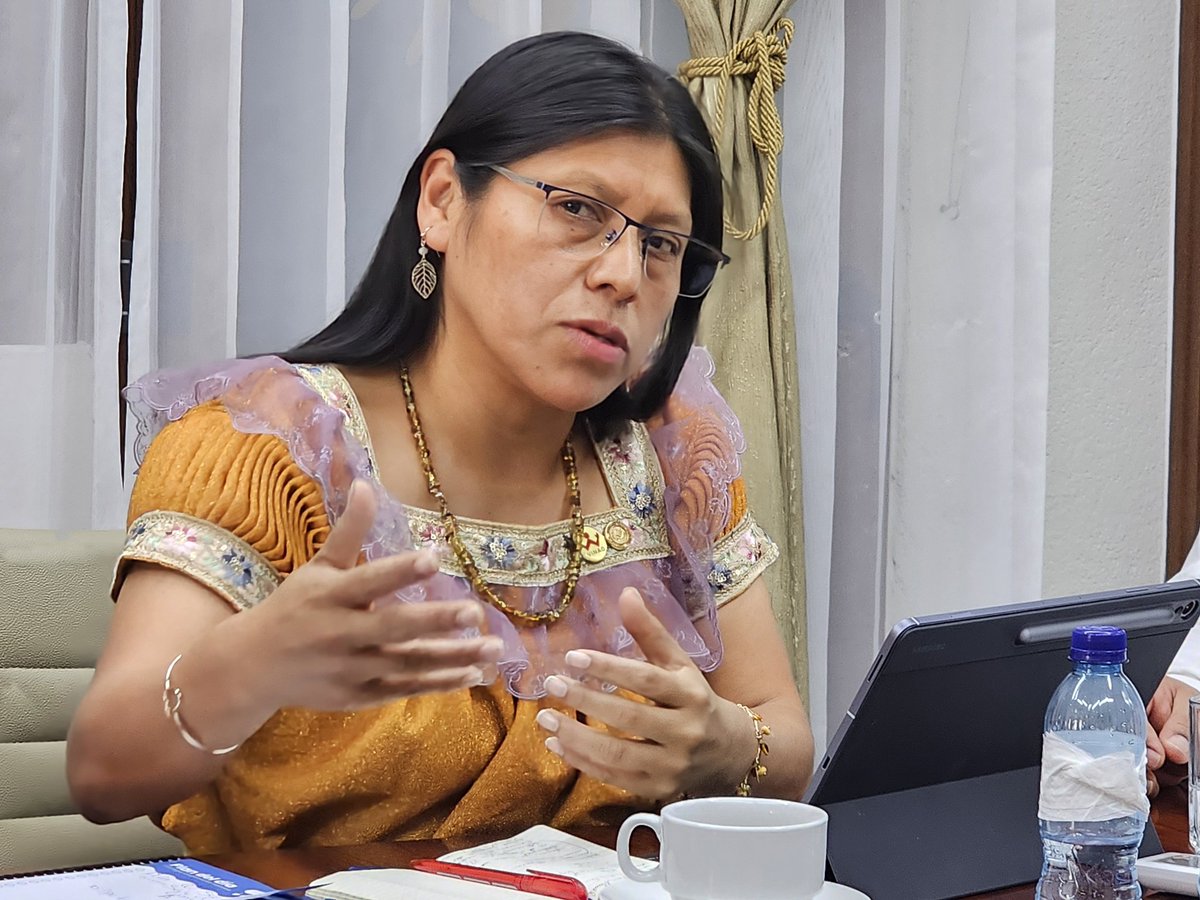 SoniaGRaguay's tweet photo. Acompañada de asesores, me reuní con representantes de diferentes asociaciones de víctimas del conflicto armado interno, provenientes de: Plan de Sanchez, Rabinal Baja Verapaz; San Vicente los Cimientos, Siquinalá, Escuintla y Finca la exacta, Coatepeque. 

Dan a conocer las dificultades que tienen en la reparación digna, la inacción de las instituciones y el incumplimiento de la sentencia de el Plan de Sanchez y de los convenios amistosos firmados.