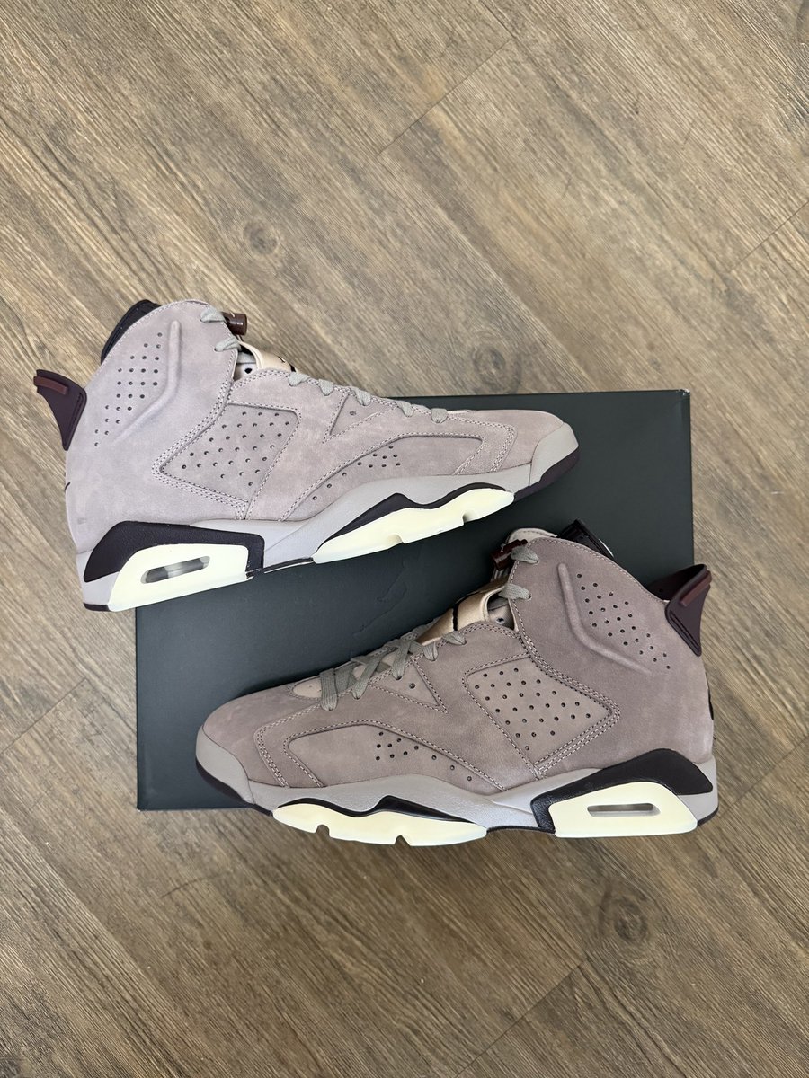 SoleRetriever's tweet image. IN HAND: Up close with the A Ma Maniere Jordan 6 🔥🔥