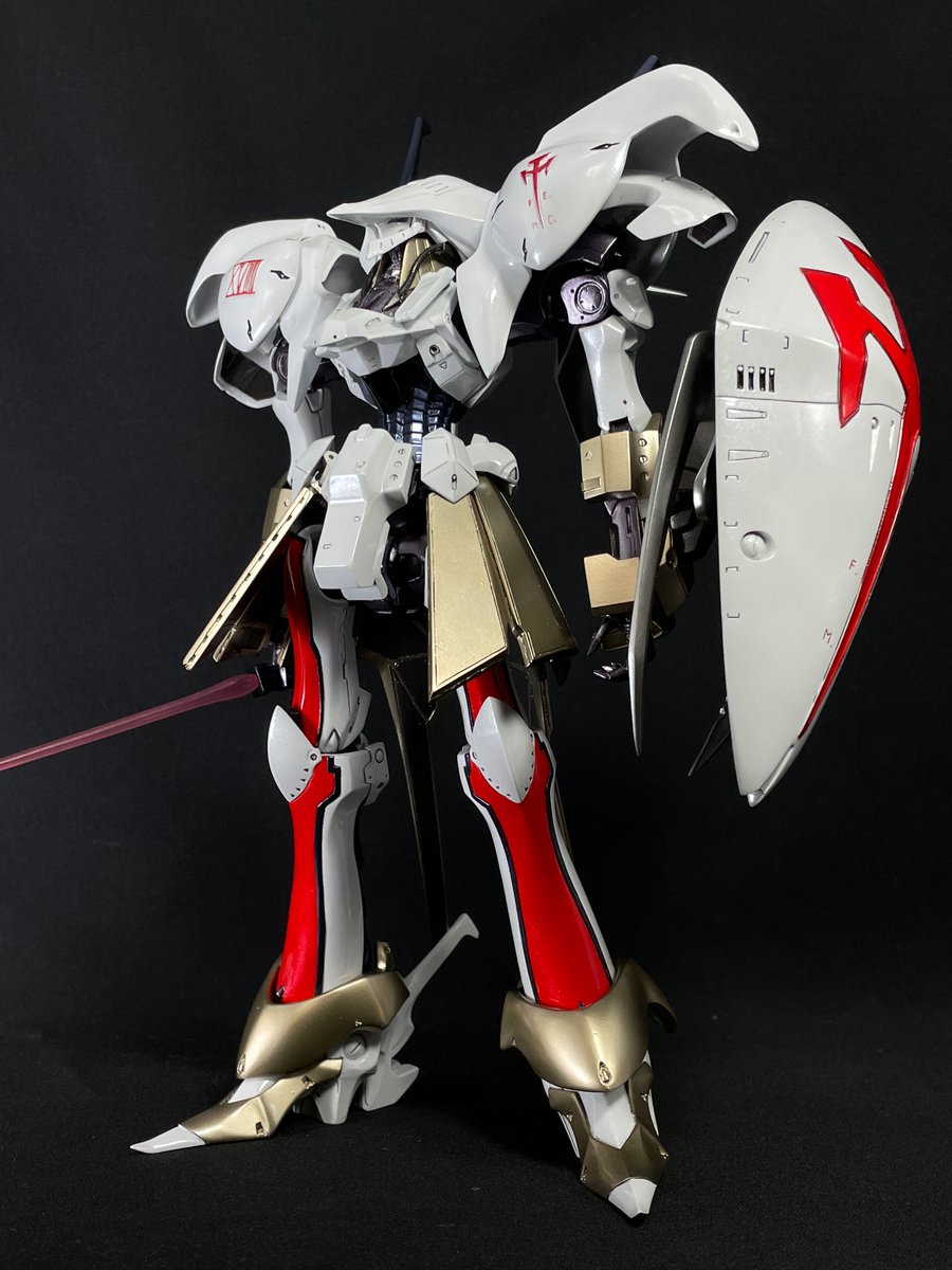 InoGareMs's tweet image. バスターランチャーの長さは約78cm。長さもありますが、レジンの塊だから重い重い。ベイルもね、分厚くて結構大変でしたね、保持できる関節を用意するのが。可動部分がレジン同士だったり、真鍮線接続だったりでいろいろ大変でしたけど、なんとか動いて保持できるように改修しました。

#FSS #FSS_jp