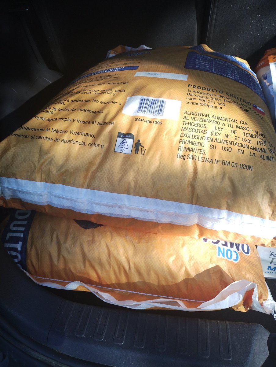 Hoy lunes  solo logramos dos saquitos de comida para el día queda pendiente mañana  miércoles 😥
Chiquillos debo ir a ver alos gatitos 
Llevarles comida que sea 😥 me faltan 15 para un saquito de gato de 8 kilos