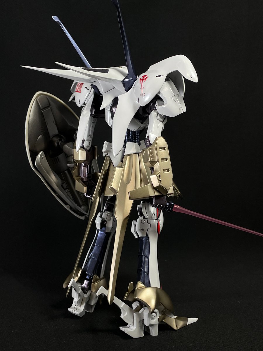 InoGareMs's tweet image. バスターランチャーの長さは約78cm。長さもありますが、レジンの塊だから重い重い。ベイルもね、分厚くて結構大変でしたね、保持できる関節を用意するのが。可動部分がレジン同士だったり、真鍮線接続だったりでいろいろ大変でしたけど、なんとか動いて保持できるように改修しました。

#FSS #FSS_jp