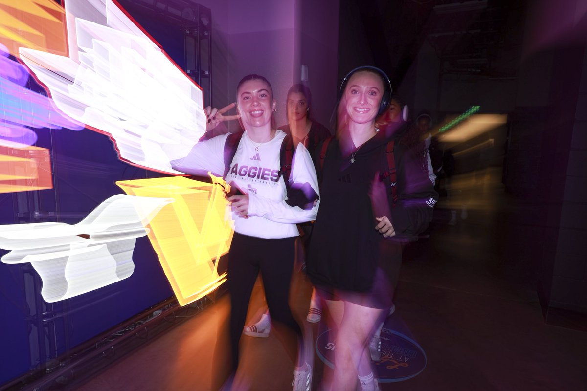 AggieVolleyball's tweet image. Ready for the bright lights 📸

#GigEm // #AggieVB