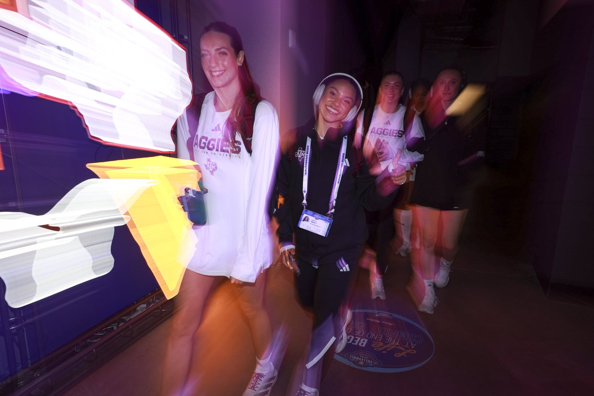 AggieVolleyball's tweet image. Ready for the bright lights 📸

#GigEm // #AggieVB