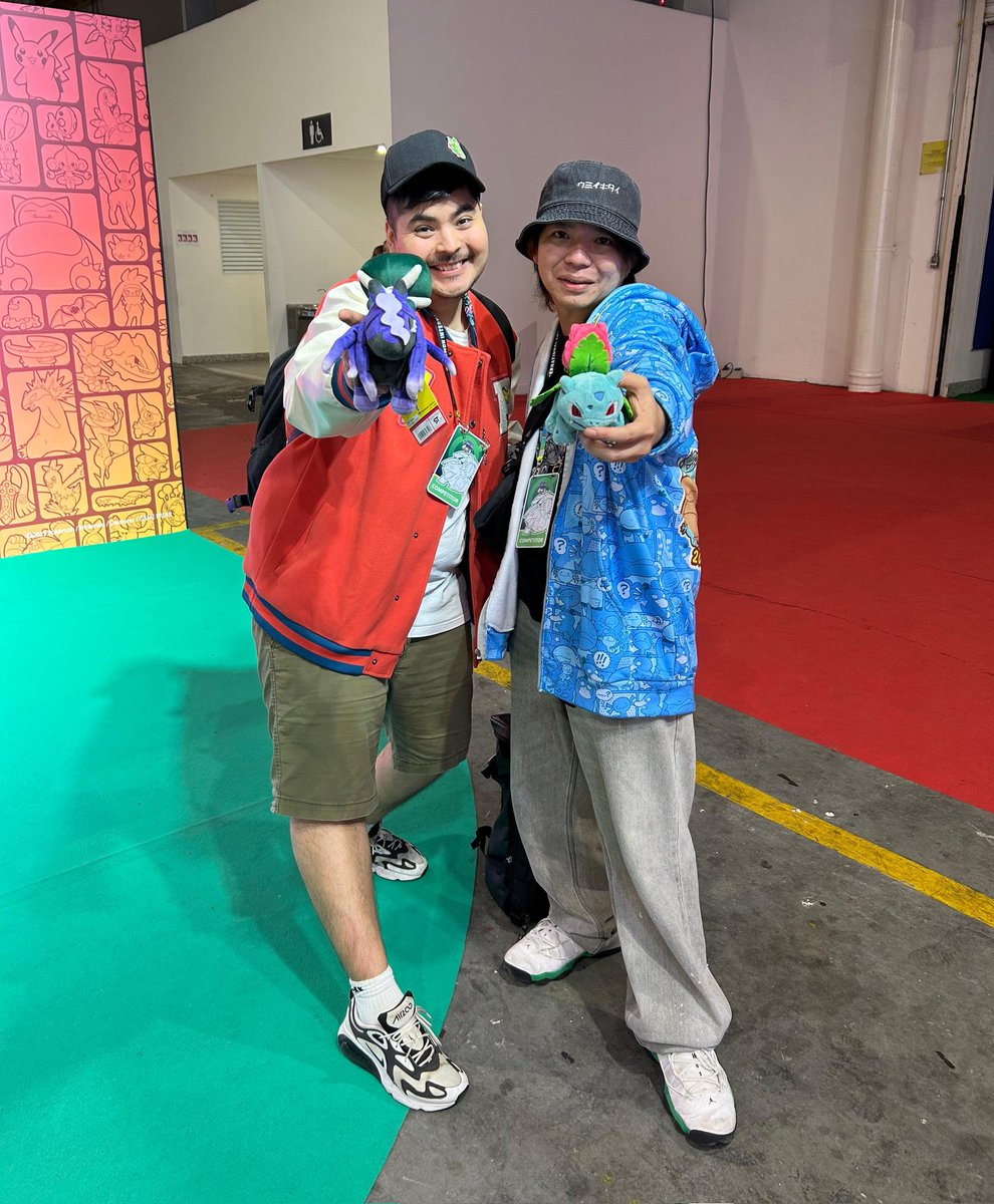 I enyojed meeting  <a href="/Iori_pcg/">Iori/Hiroshi.T</a>  with whom I talked about strats and Zoroark usage before LAIC!
It was nice meeting you, and I'm glad I could help you with your trades!
Hope to see you next year, my friend!  🇨🇱🇯🇵