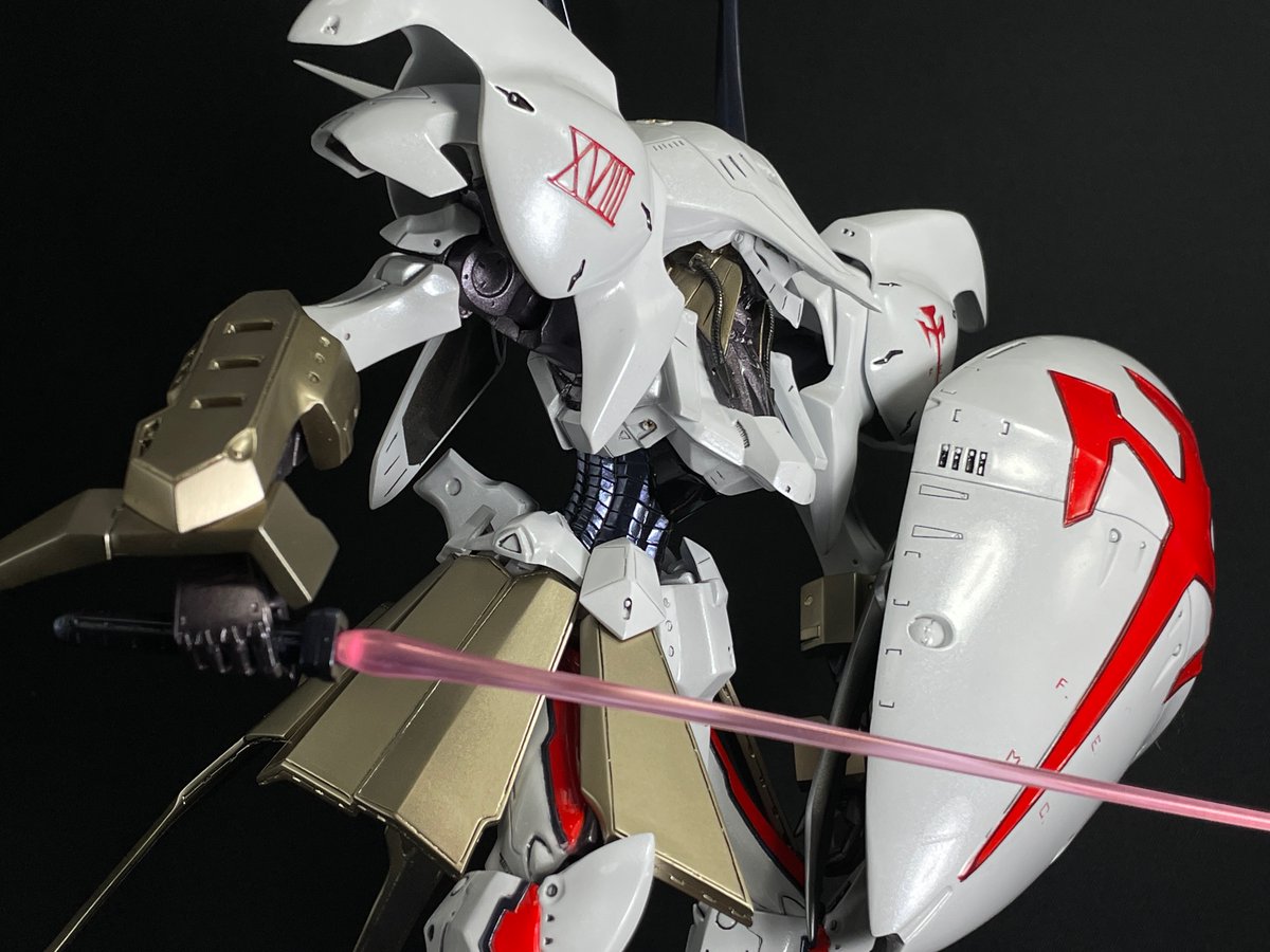 InoGareMs's tweet image. バスターランチャーの長さは約78cm。長さもありますが、レジンの塊だから重い重い。ベイルもね、分厚くて結構大変でしたね、保持できる関節を用意するのが。可動部分がレジン同士だったり、真鍮線接続だったりでいろいろ大変でしたけど、なんとか動いて保持できるように改修しました。

#FSS #FSS_jp