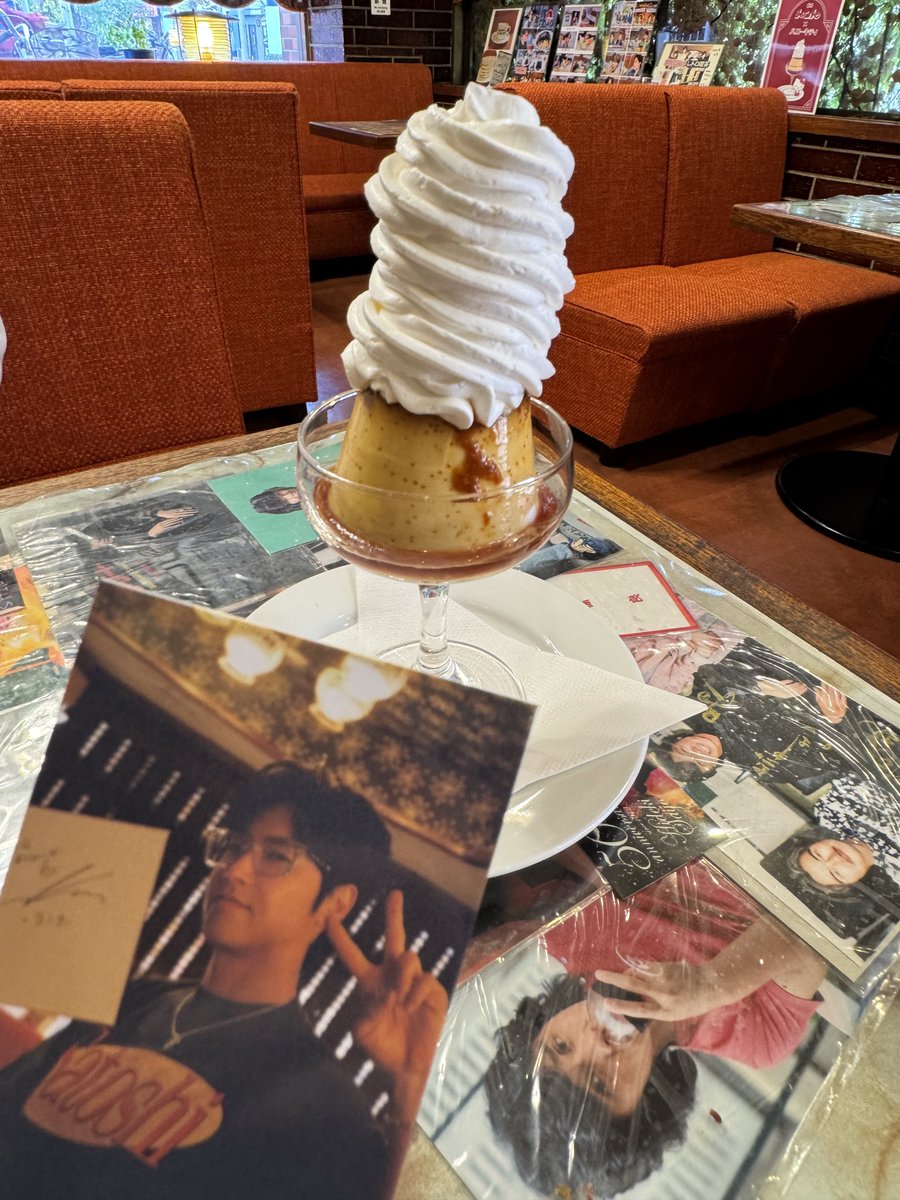 U2K4U2K6's tweet image. TVXQ!聖地巡り同好会👣

ユノちゃんが座った席はこちらの西城秀樹さん席とボックス席。店員さん曰く、気さくな方だった、お店のオリジナルTシャツをプレゼントしたらめちゃくちゃ喜んでくれたって😊

#UKNOW #유노윤호
#IKNOW #UKNOW_IKNOW
#TVXQ! #동방신기 #東方神起