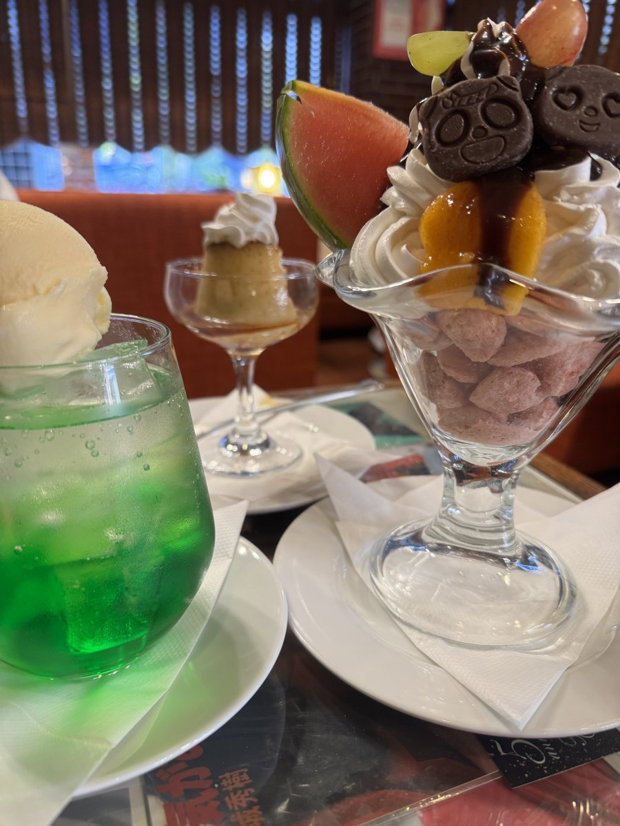 U2K4U2K6's tweet image. TVXQ!聖地巡り同好会👣

ユノちゃんが座った席はこちらの西城秀樹さん席とボックス席。店員さん曰く、気さくな方だった、お店のオリジナルTシャツをプレゼントしたらめちゃくちゃ喜んでくれたって😊

#UKNOW #유노윤호
#IKNOW #UKNOW_IKNOW
#TVXQ! #동방신기 #東方神起