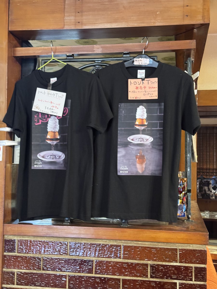 U2K4U2K6's tweet image. TVXQ!聖地巡り同好会👣

ユノちゃんが座った席はこちらの西城秀樹さん席とボックス席。店員さん曰く、気さくな方だった、お店のオリジナルTシャツをプレゼントしたらめちゃくちゃ喜んでくれたって😊

#UKNOW #유노윤호
#IKNOW #UKNOW_IKNOW
#TVXQ! #동방신기 #東方神起