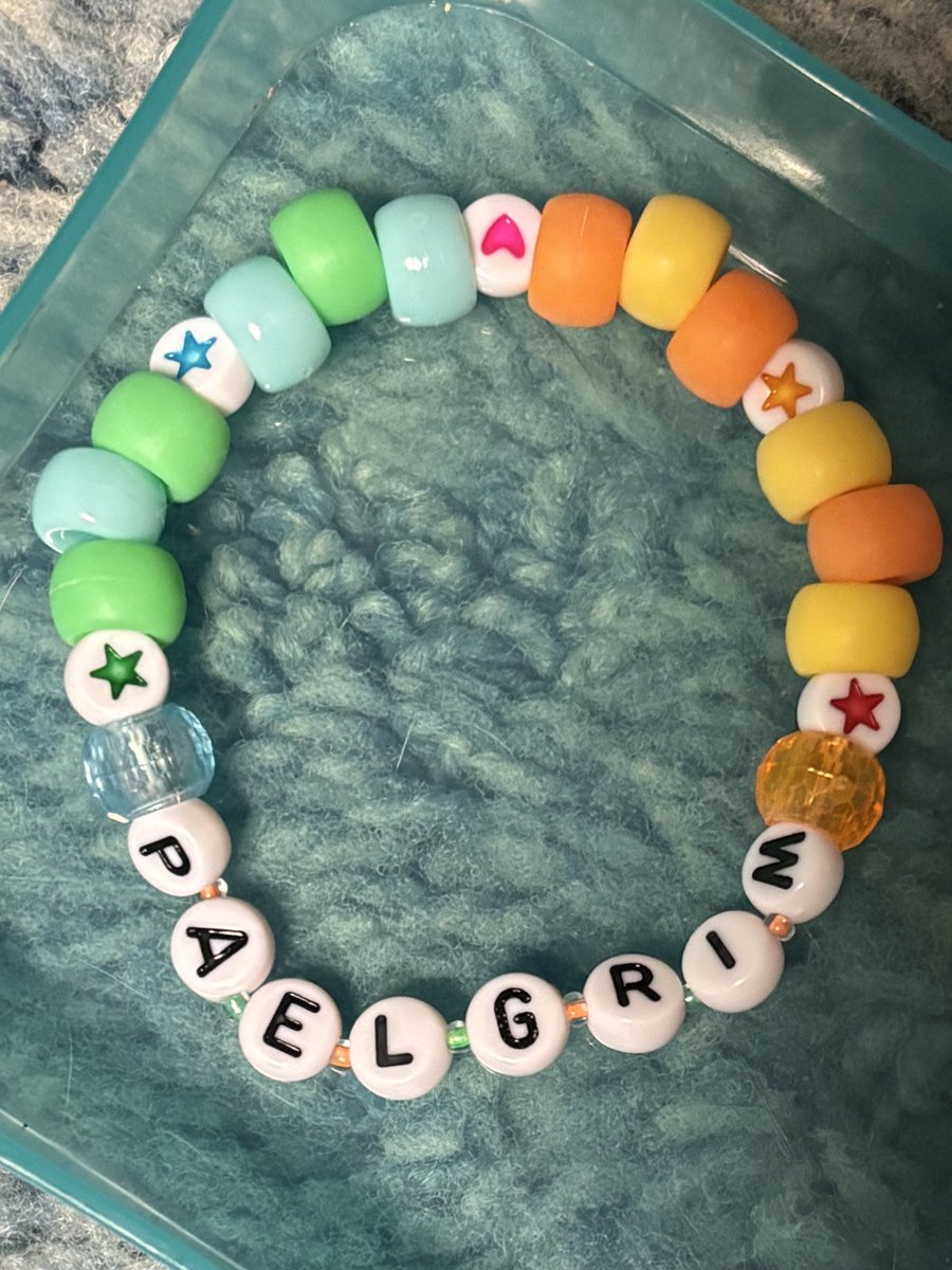 paemonchan's tweet image. PAELGRIM AND PAEMON KANDI SINGLES :3 the lil pink heart on the paelgrim kandi is so perfect it makes me so happy
