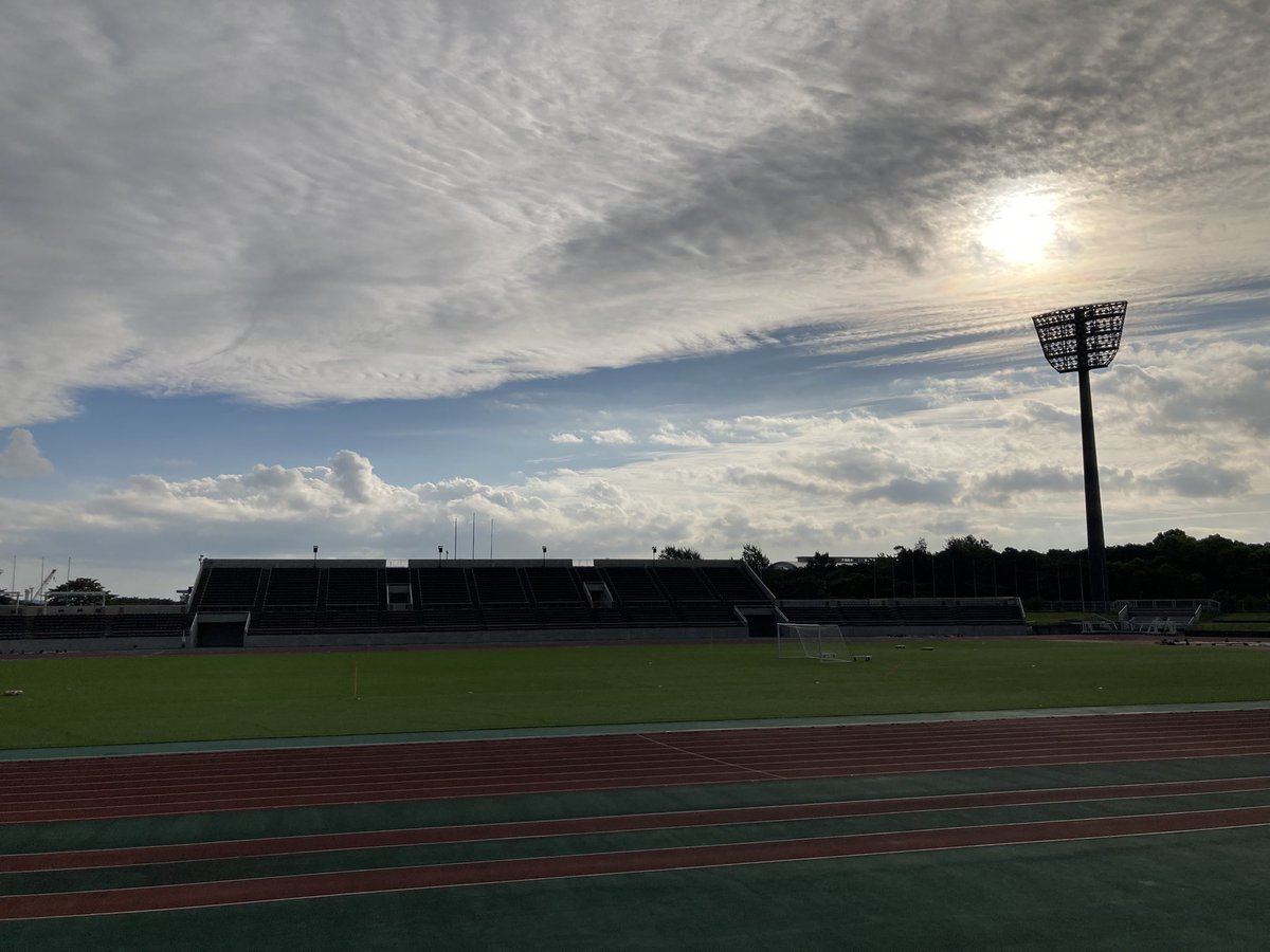おはようございます。
今年最後の練習見学
1時間だけで戻らなきゃいけないけど
選手たちの顔見て
最終戦へモチベーションを俺なりに高めたいと思います

#fc琉球