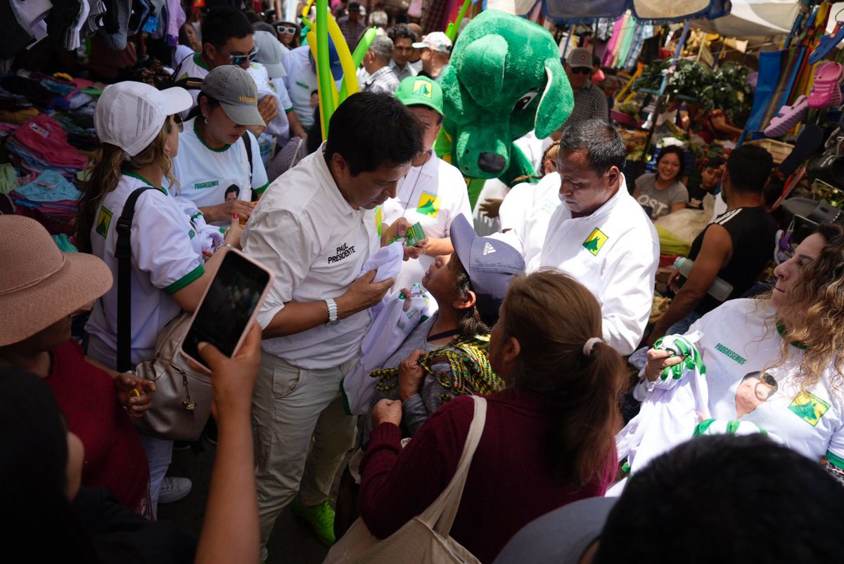 ProgresemosOfi's tweet image. 🟢 Gracias por el cariño y la energía con la que nos reciben en cada visita. Su trabajo y su espíritu emprendedor nos inspiran a seguir construyendo un camino de esperanza. ¡La ola verde y amarilla sigue creciendo! 💚💛🇵🇪