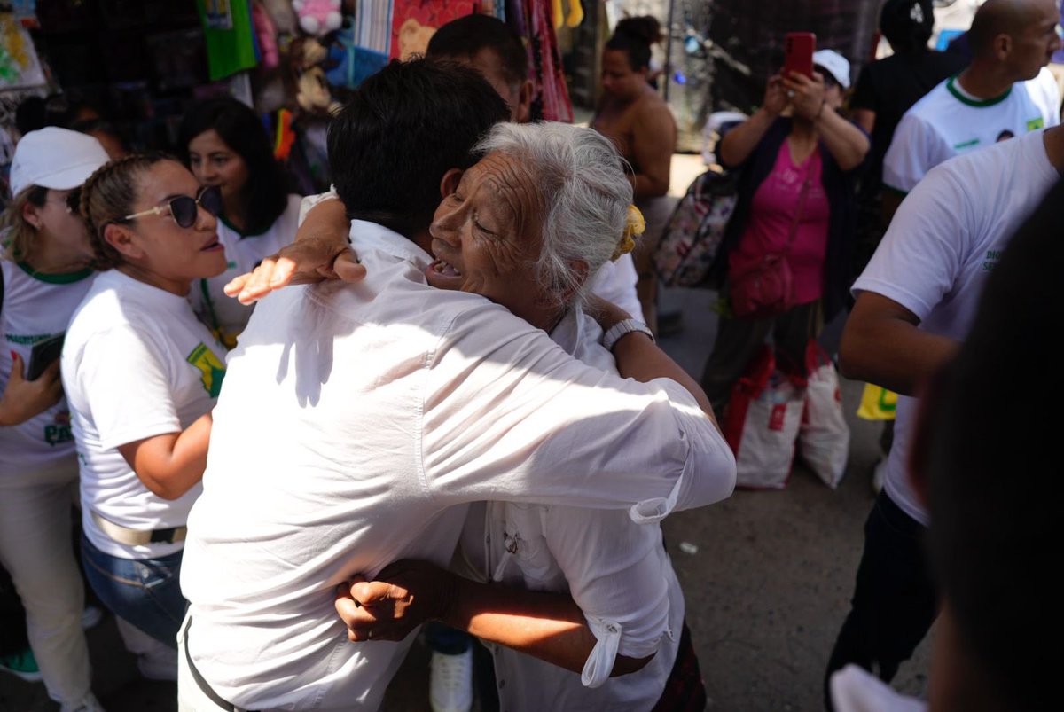 ProgresemosOfi's tweet image. 🟢 Gracias por el cariño y la energía con la que nos reciben en cada visita. Su trabajo y su espíritu emprendedor nos inspiran a seguir construyendo un camino de esperanza. ¡La ola verde y amarilla sigue creciendo! 💚💛🇵🇪