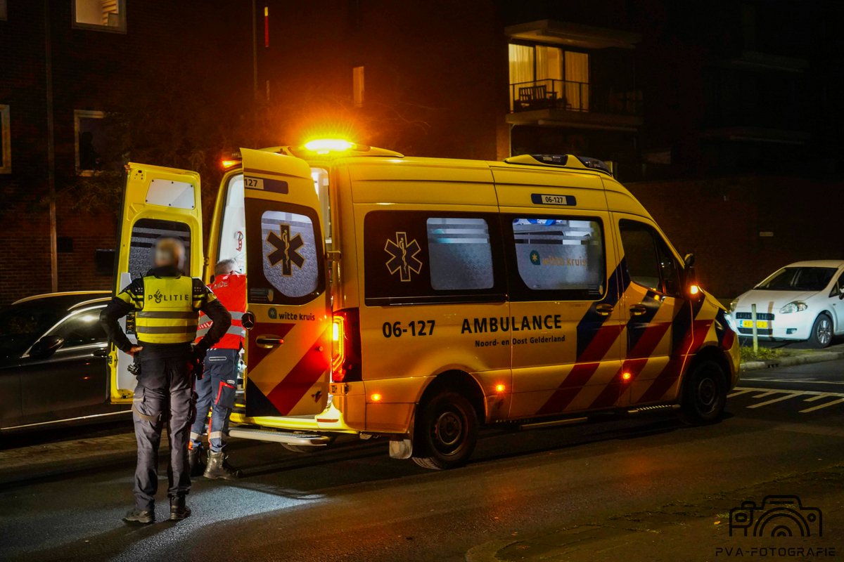 Brandweer assisteert ambulancedienst in Apeldoorn